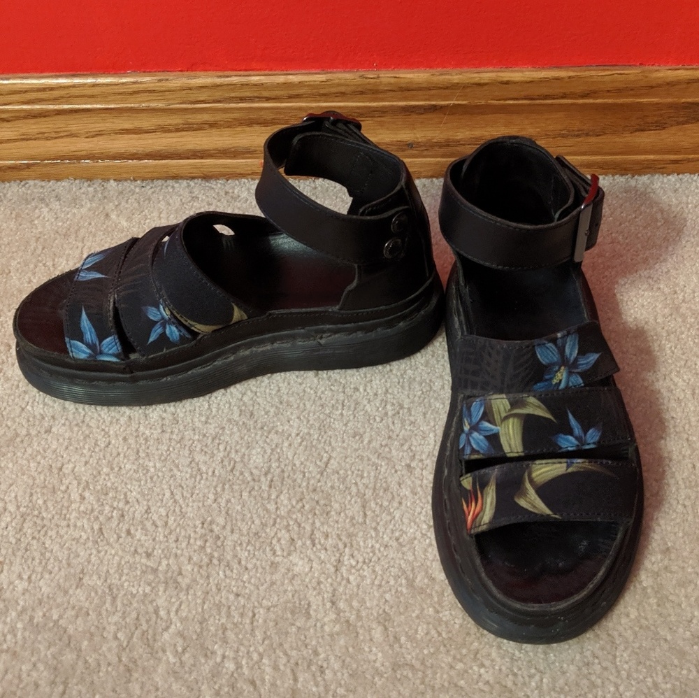 AVAILABLE Clarissa Floral Dr. Martens sandals sz 5